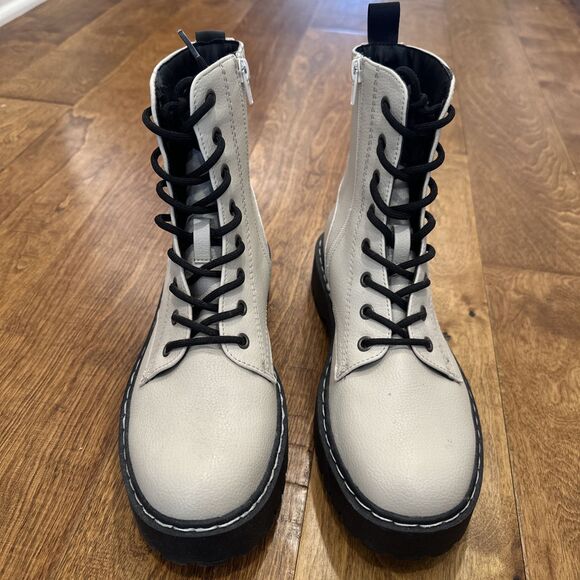 Sincerly Jules Shoes - NWT Sincerely Jules Boots Combat military Chunky HARLEY Ivory Boots size 9